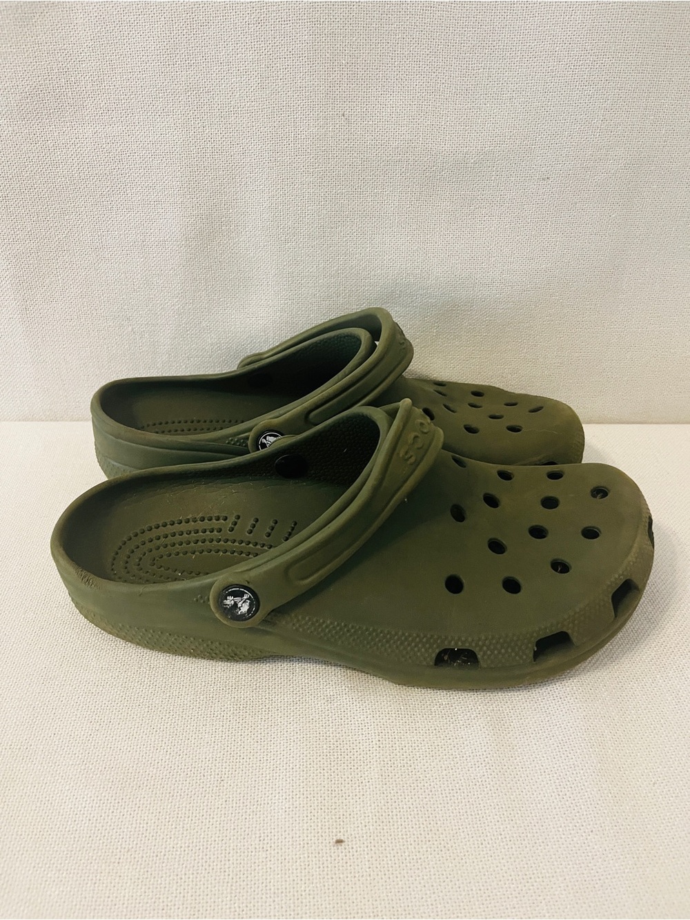 CROCS Classic Clog in Olive Green